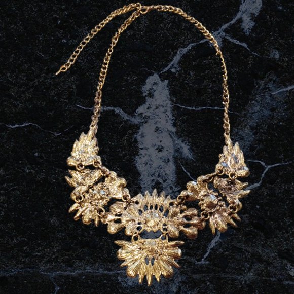 NWOT VENUS Black Flower Necklace - Picture 4 of 4